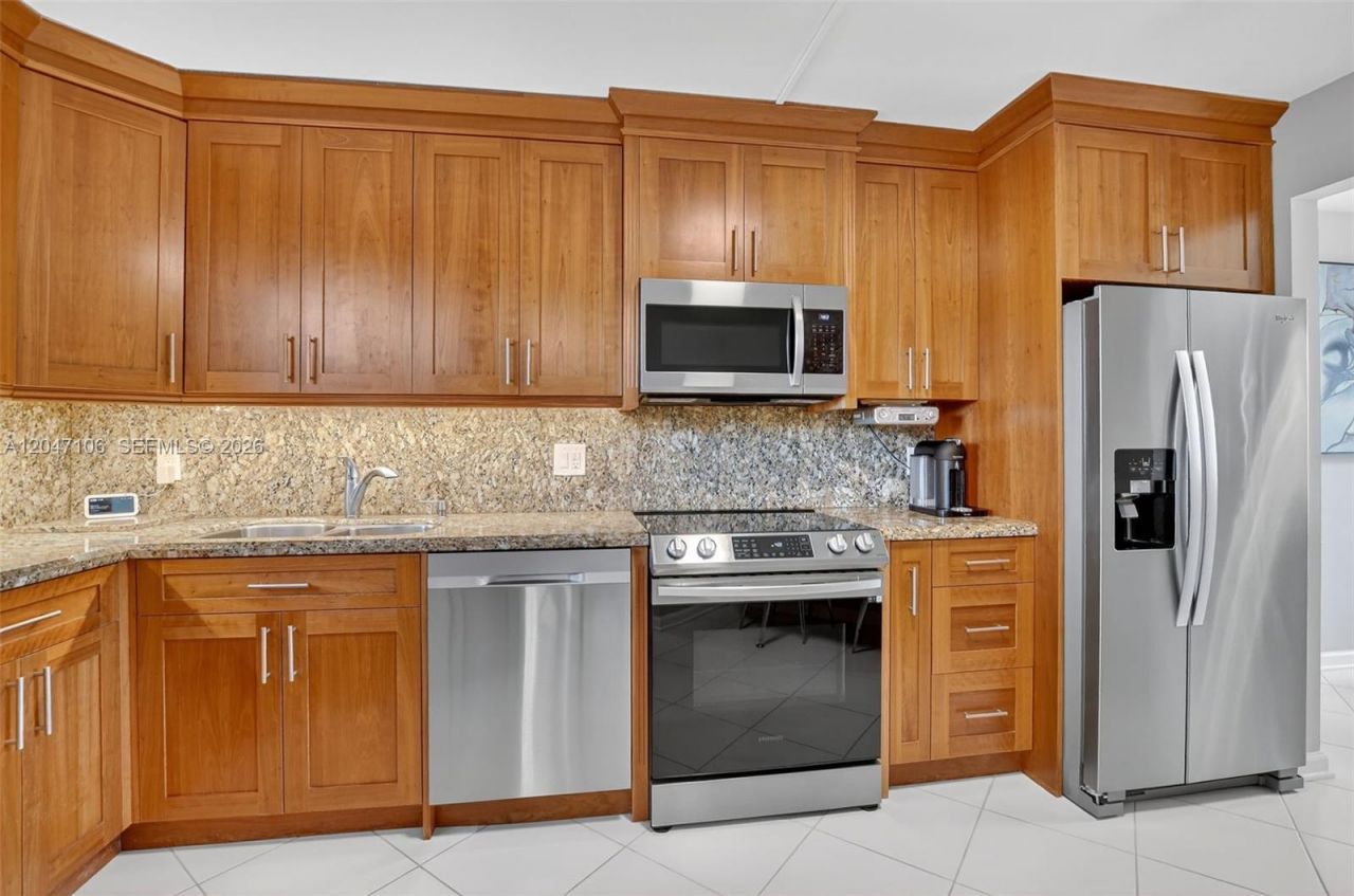 5901 Camino Del Sol , Unit 207, Boca Raton, FL 33433 Photo