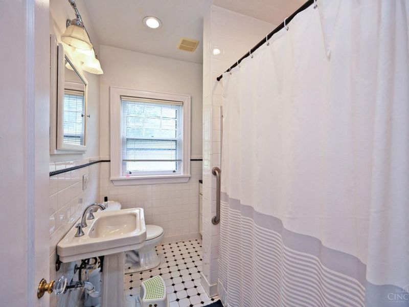 720 Red Bud Avenue, Cincinnati, OH 45229 Photo 44