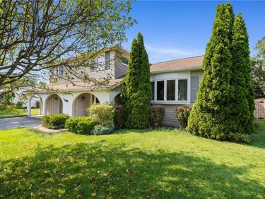 225 Sandoris Circle , Rochester, NY 14622