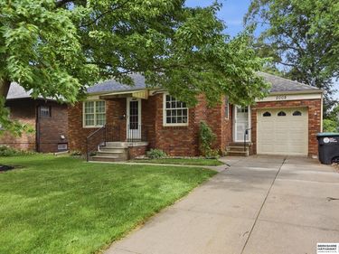 2008 N 49th Street, Omaha, NE 68104