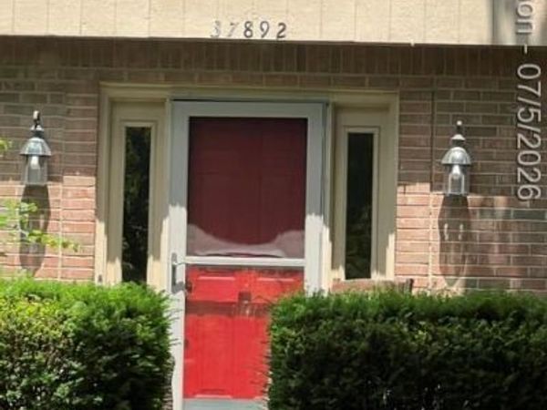 37892 Stableview Drive, Farmington Hills, MI 48335