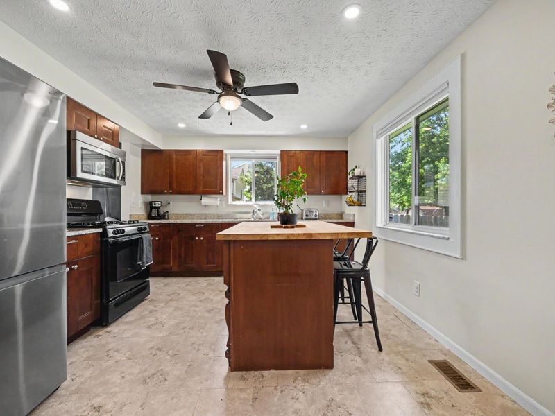 1587 Ringfield Drive, Galloway, OH 43119 Photo 12