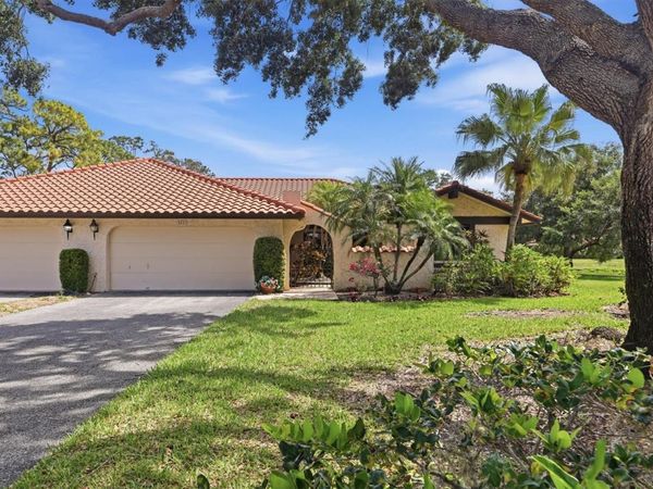 5451 GOLF POINTE DRIVE, Unit V-225, SARASOTA, FL 34243