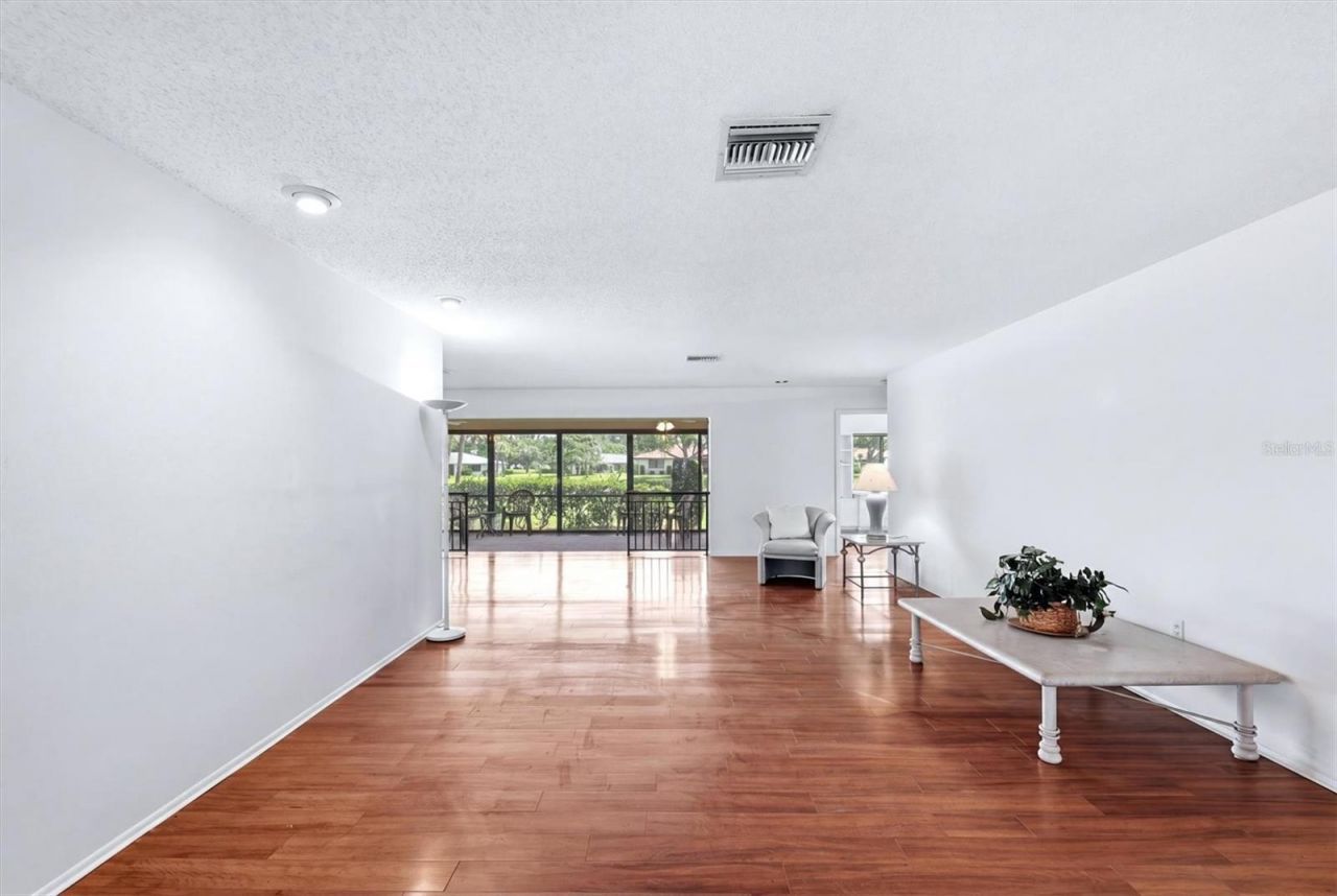 5451 Golf Pointe Drive, Unit V-225, Sarasota, FL 34243 Photo