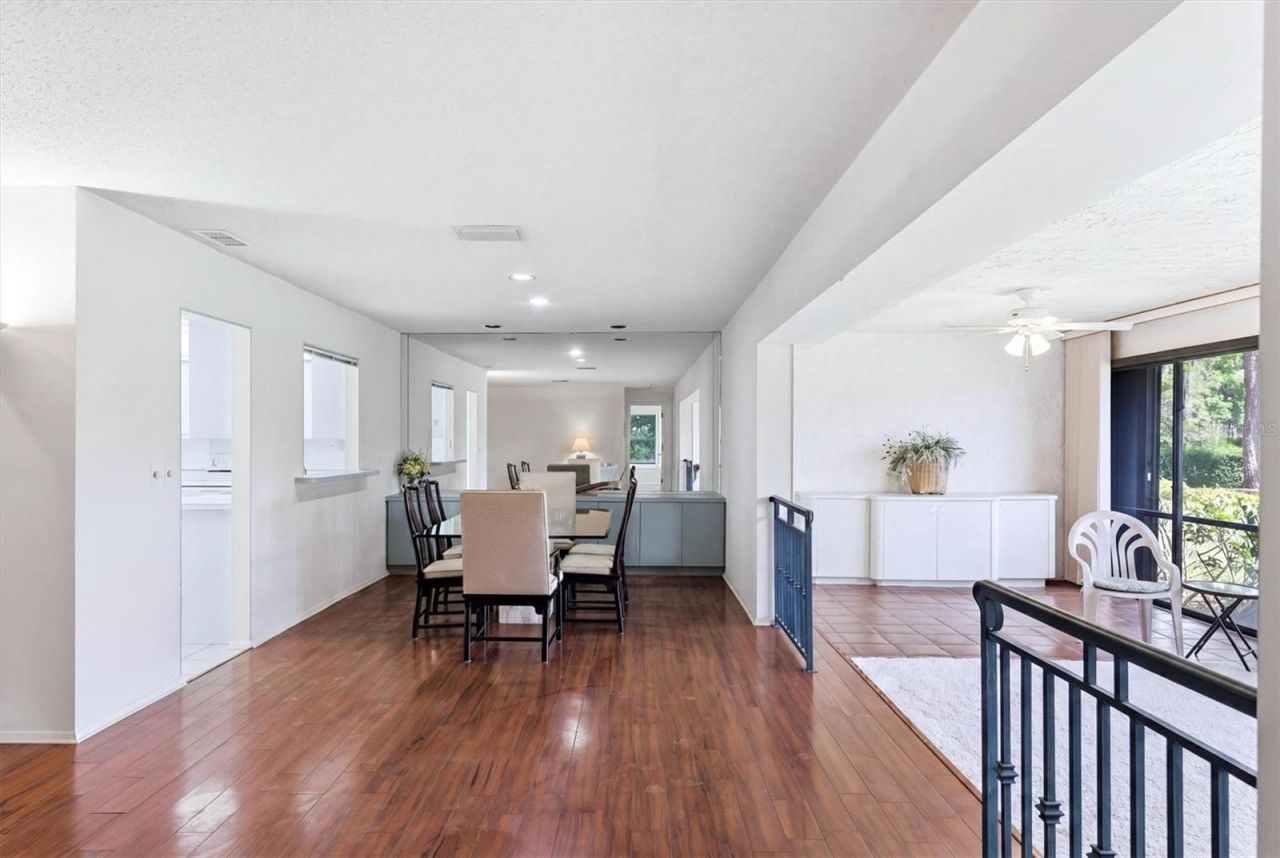 5451 Golf Pointe Drive, Unit V-225, Sarasota, FL 34243 Photo