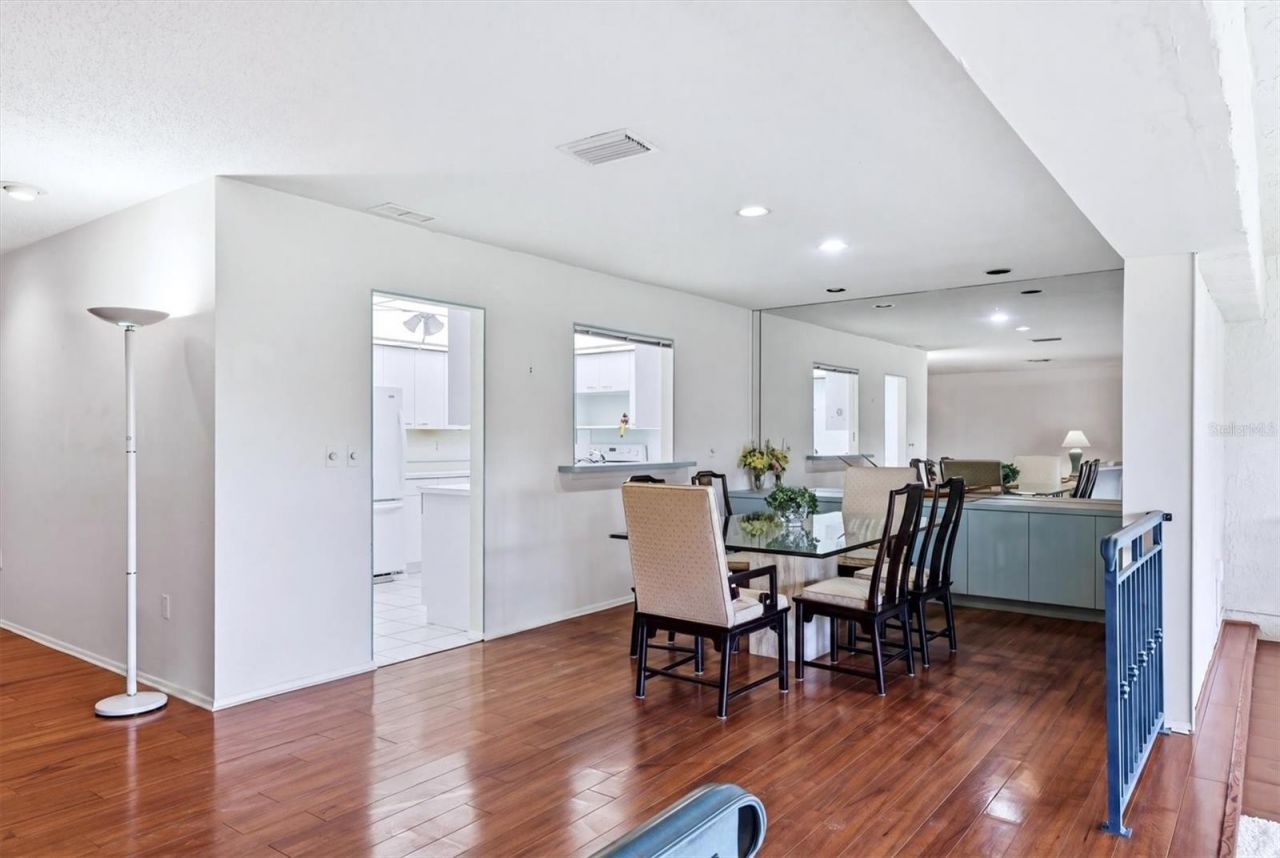 5451 Golf Pointe Drive, Unit V-225, Sarasota, FL 34243 Photo