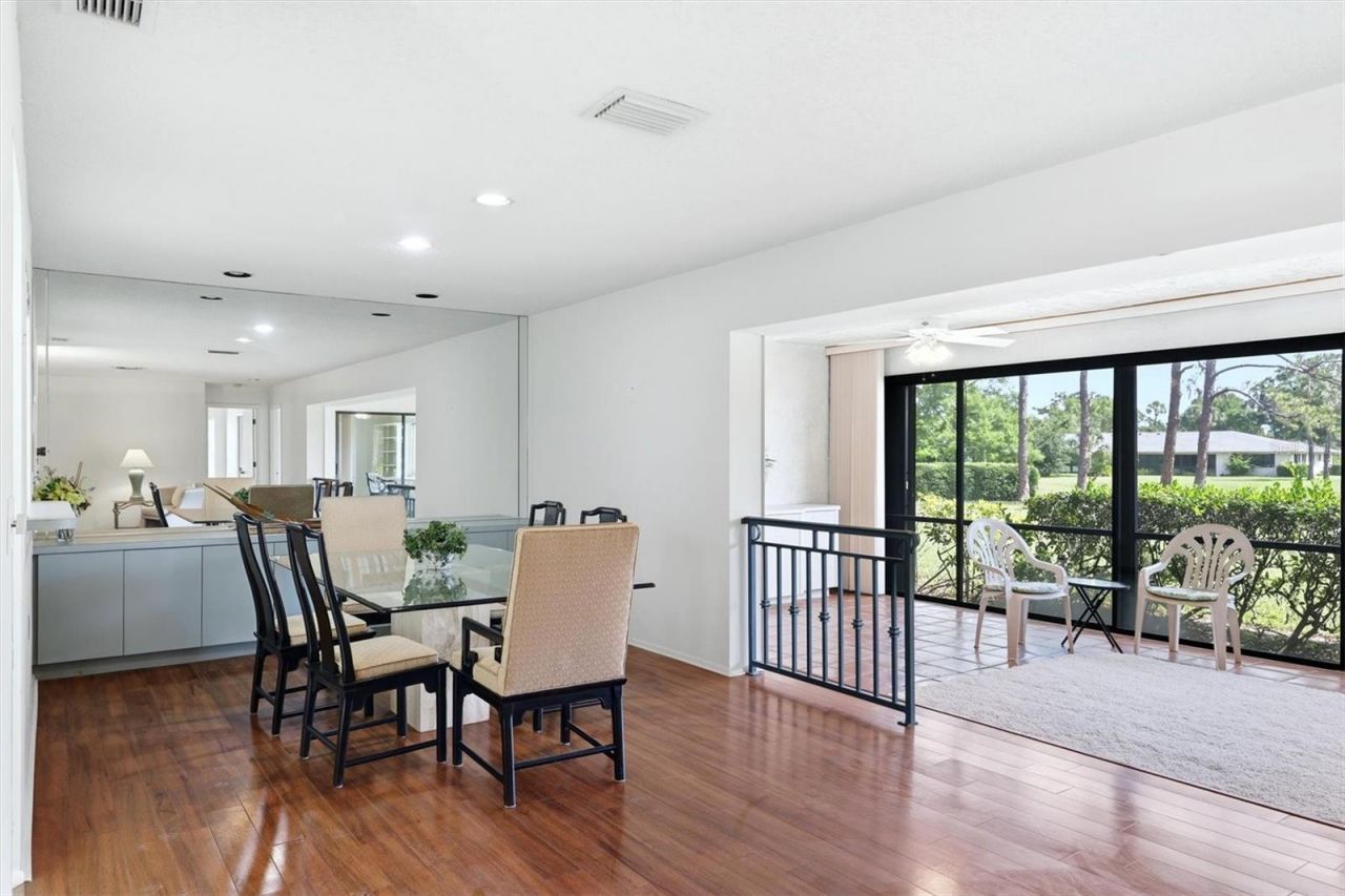 5451 Golf Pointe Drive, Unit V-225, Sarasota, FL 34243 Photo