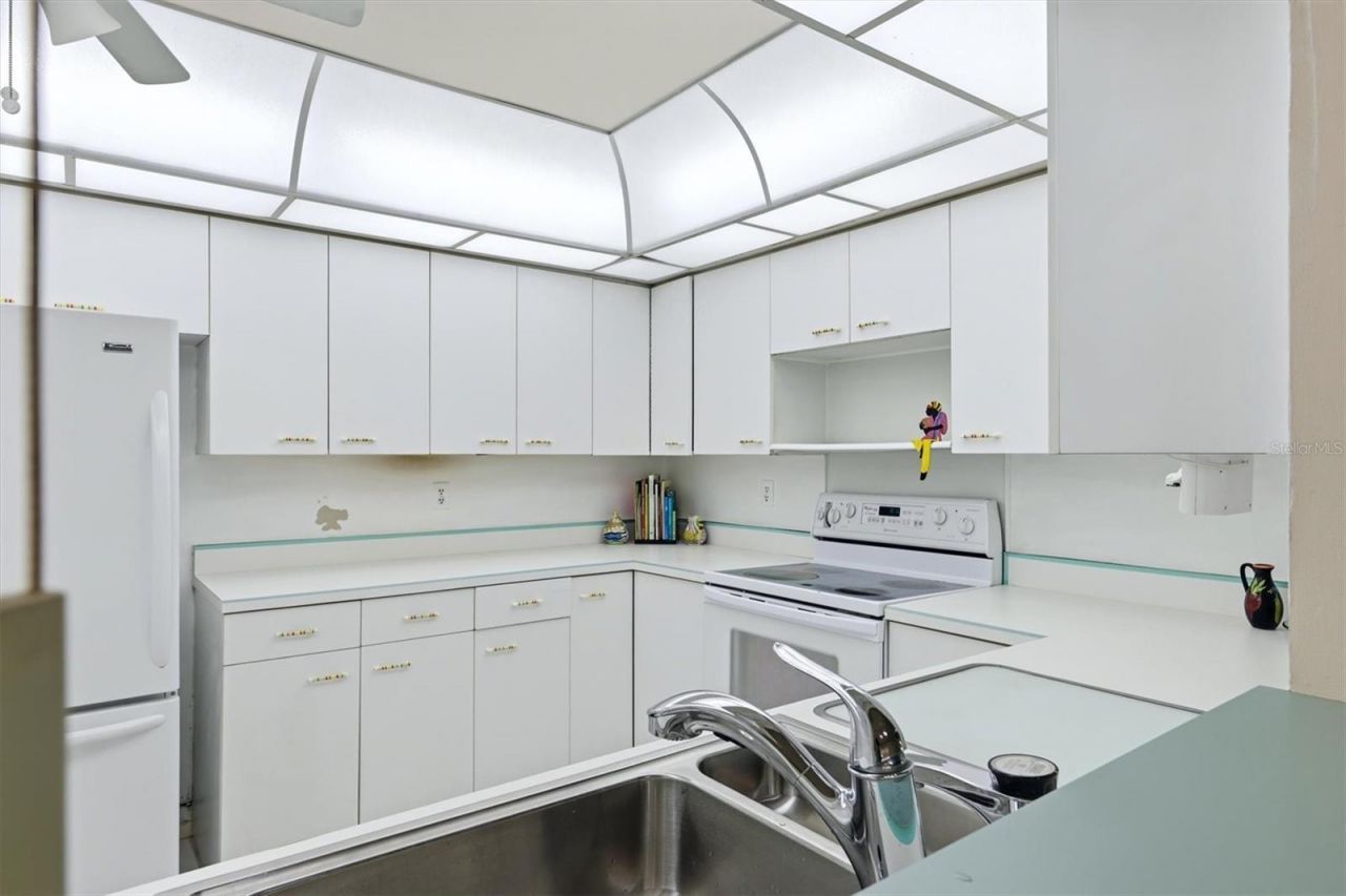 5451 Golf Pointe Drive, Unit V-225, Sarasota, FL 34243 Photo