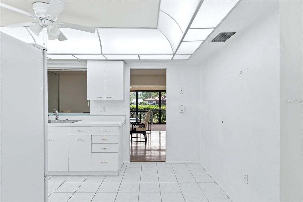 5451 Golf Pointe Drive, Unit V-225, Sarasota, FL 34243 Photo
