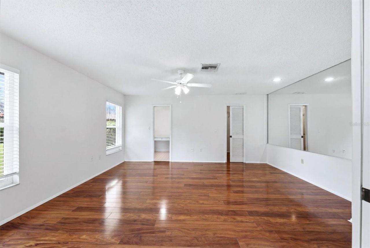 5451 Golf Pointe Drive, Unit V-225, Sarasota, FL 34243 Photo
