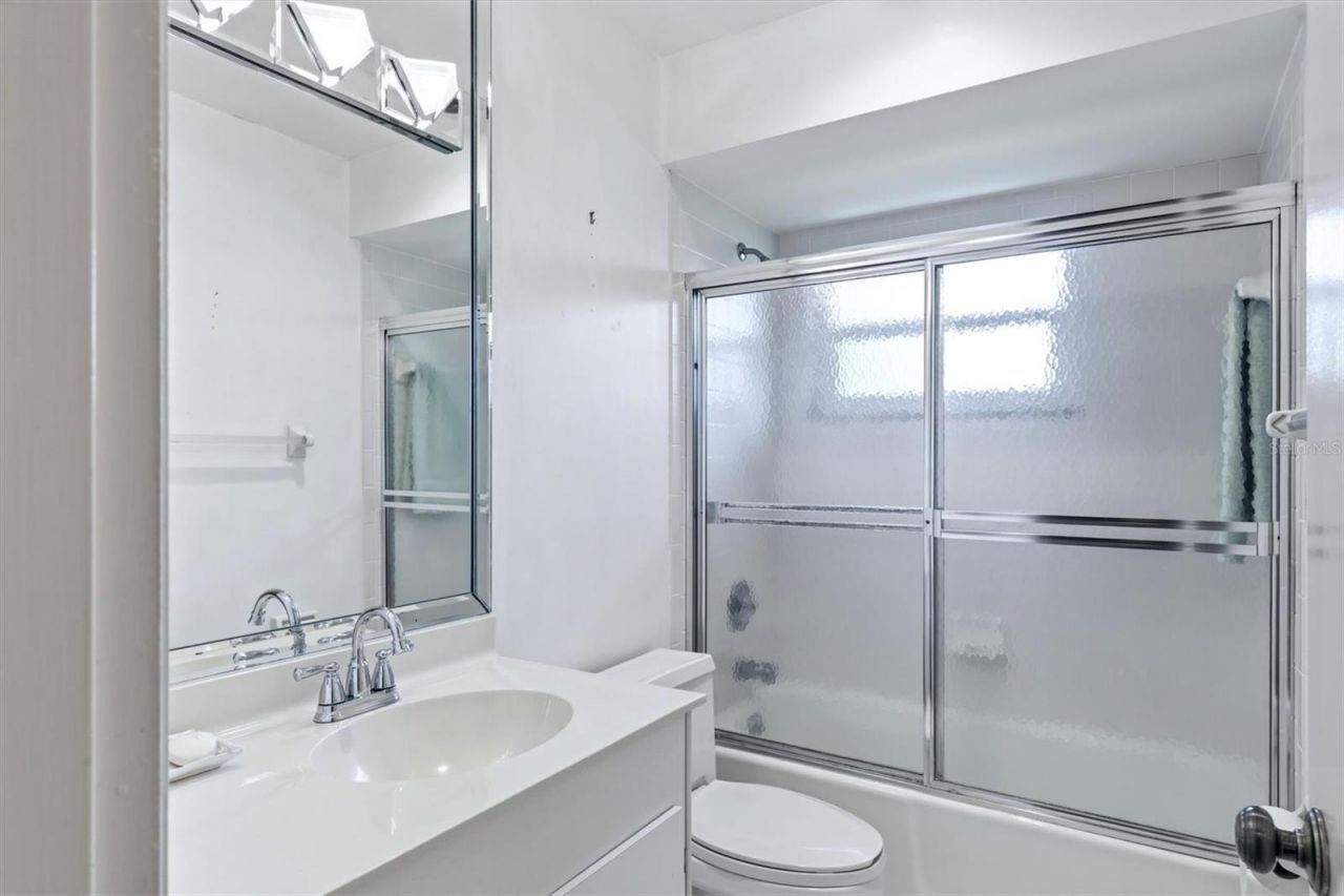 5451 Golf Pointe Drive, Unit V-225, Sarasota, FL 34243 Photo