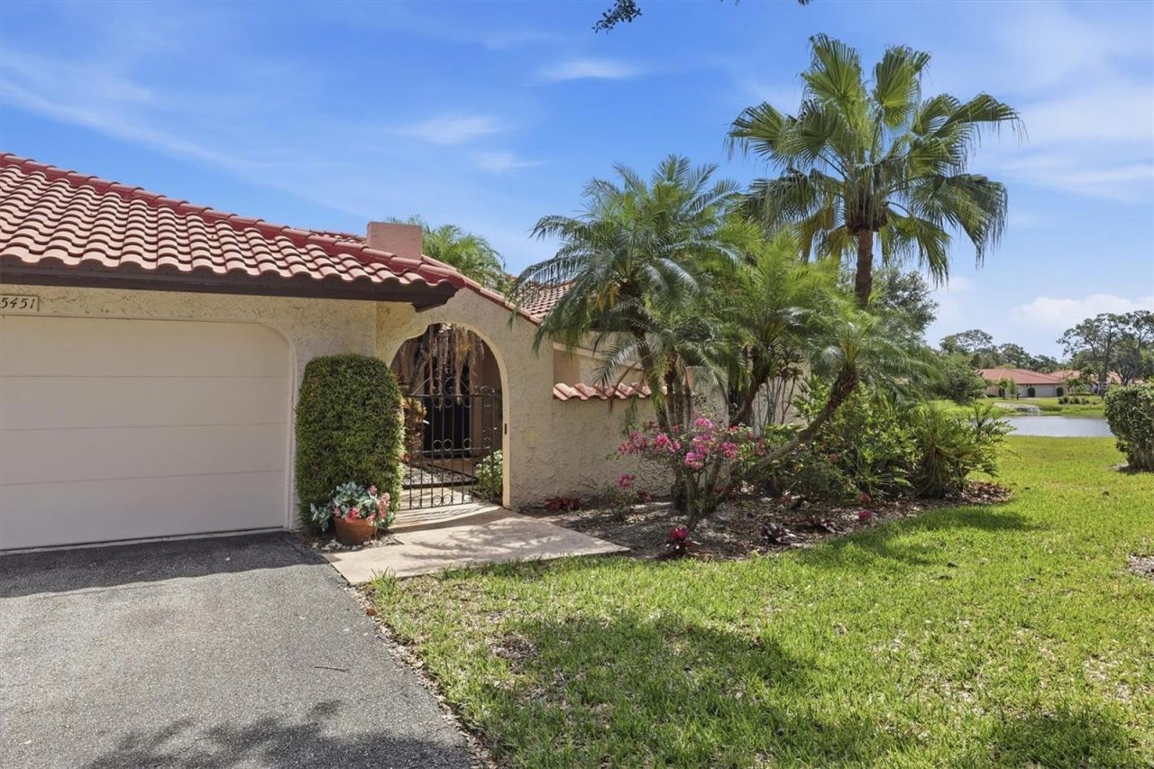 5451 Golf Pointe Drive, Unit V-225, Sarasota, FL 34243 Photo