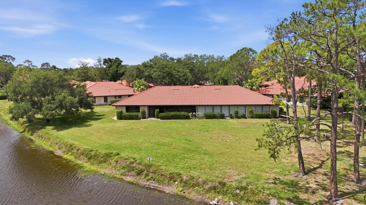 5451 Golf Pointe Drive, Unit V-225, Sarasota, FL 34243 Photo