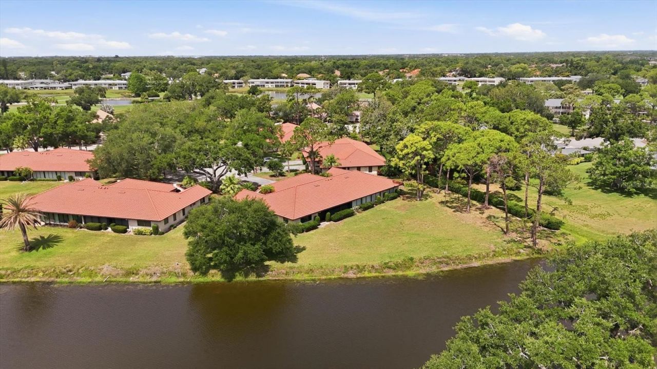 5451 Golf Pointe Drive, Unit V-225, Sarasota, FL 34243 Photo