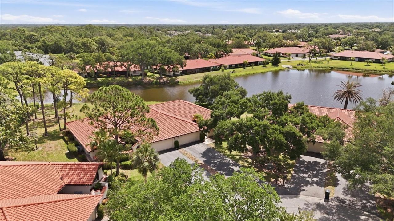 5451 Golf Pointe Drive, Unit V-225, Sarasota, FL 34243 Photo