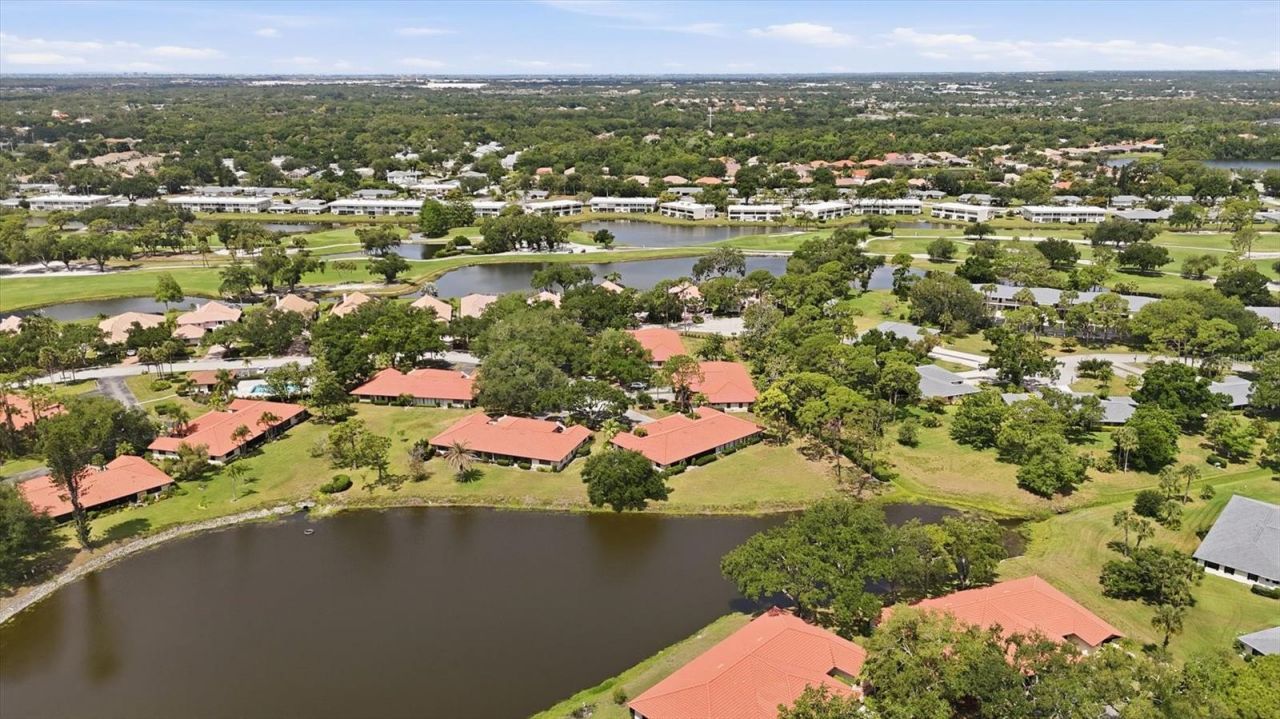 5451 Golf Pointe Drive, Unit V-225, Sarasota, FL 34243 Photo
