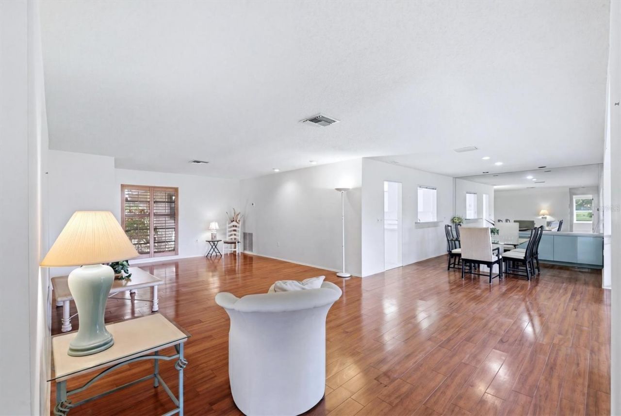 5451 Golf Pointe Drive, Unit V-225, Sarasota, FL 34243 Photo
