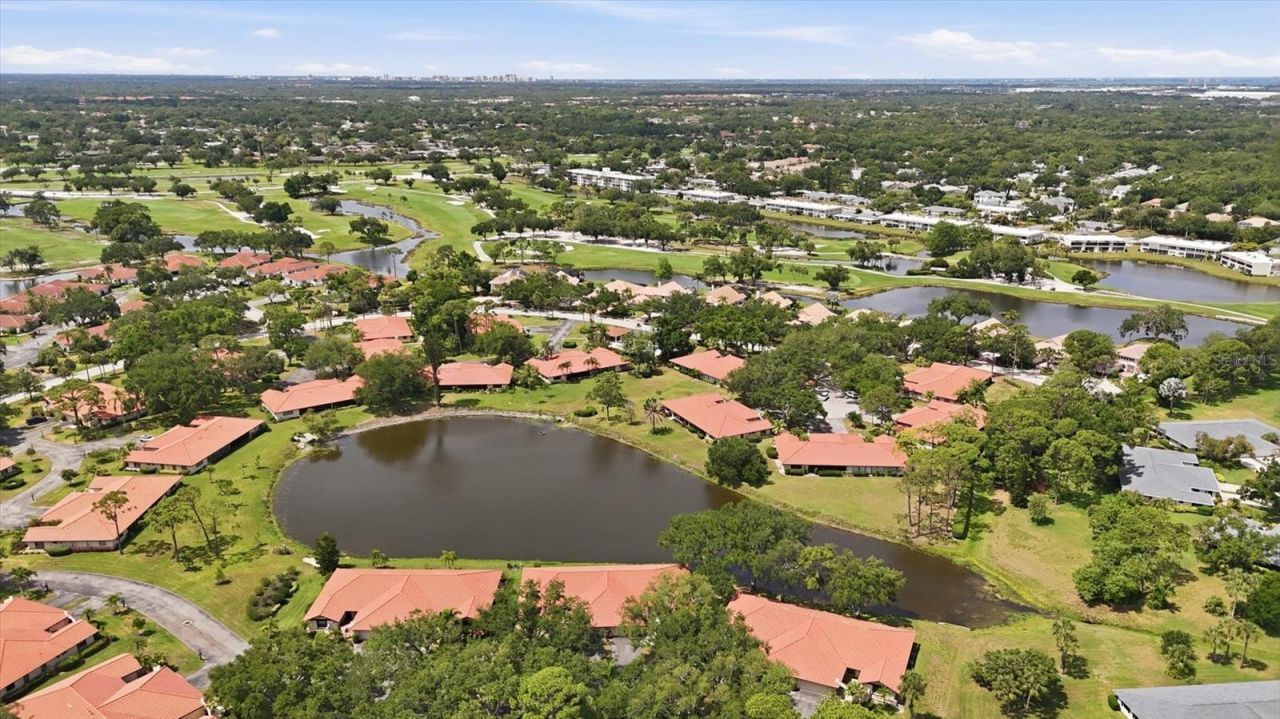 5451 Golf Pointe Drive, Unit V-225, Sarasota, FL 34243 Photo