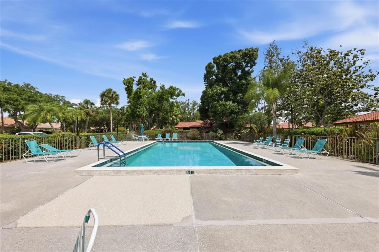 5451 Golf Pointe Drive, Unit V-225, Sarasota, FL 34243 Photo
