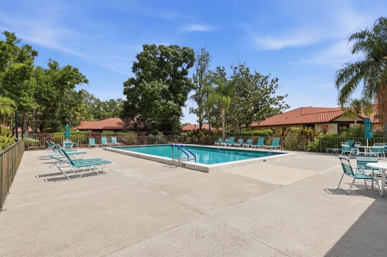 5451 Golf Pointe Drive, Unit V-225, Sarasota, FL 34243 Photo