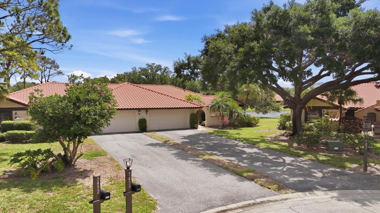5451 Golf Pointe Drive, Unit V-225, Sarasota, FL 34243 Photo