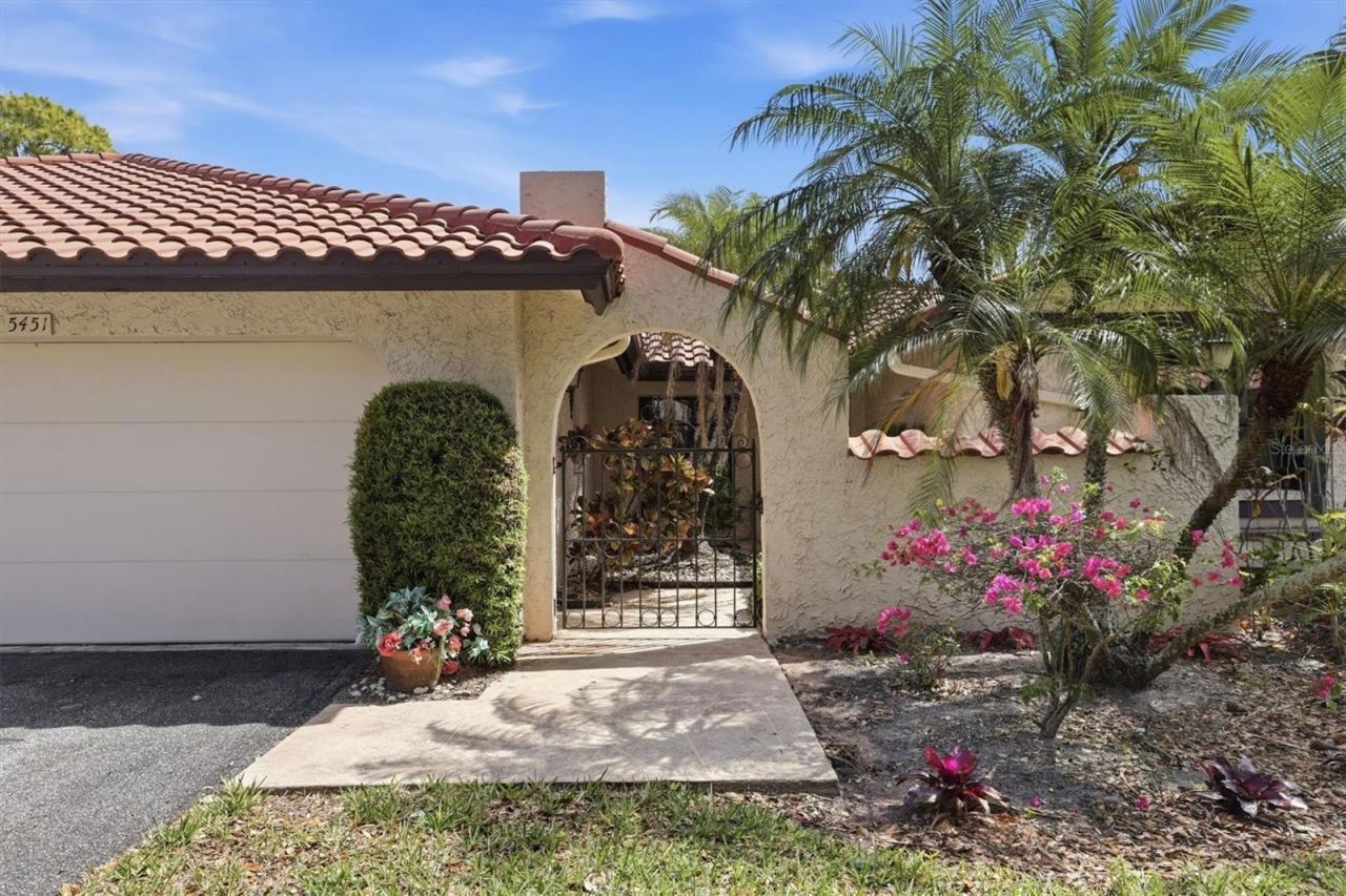 5451 Golf Pointe Drive, Unit V-225, Sarasota, FL 34243 Photo