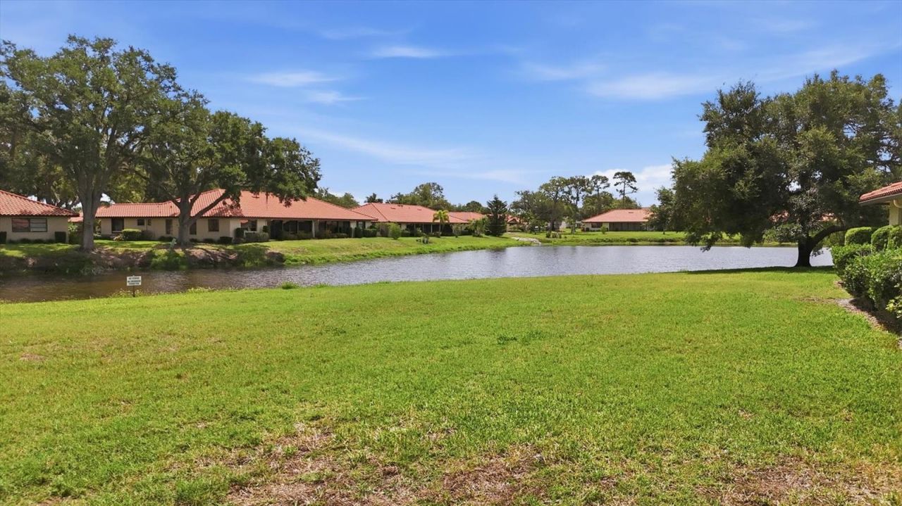 5451 Golf Pointe Drive, Unit V-225, Sarasota, FL 34243 Photo