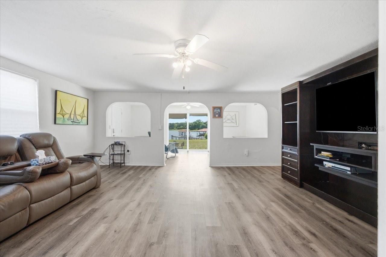 12002 Waterside Court, Tampa, FL 33612 Photo