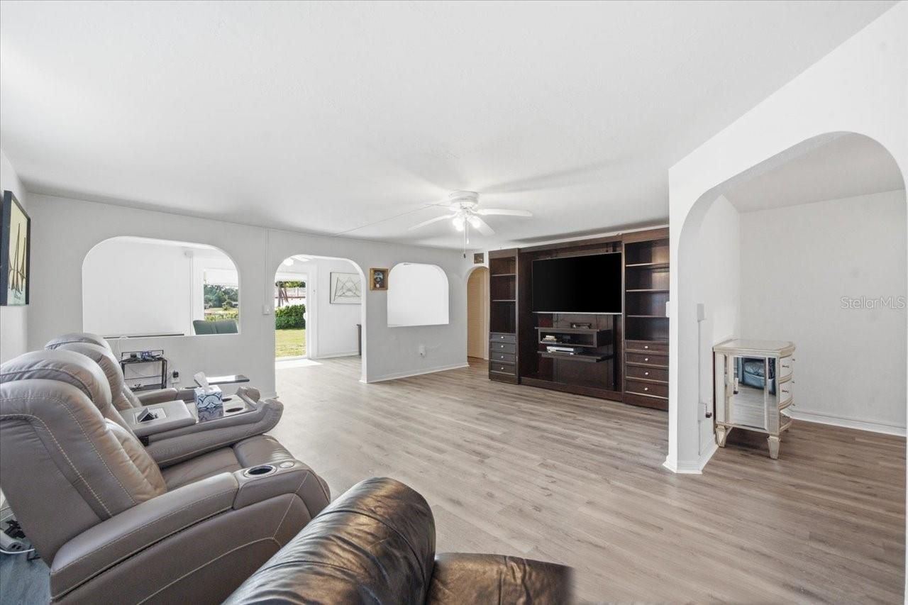12002 Waterside Court, Tampa, FL 33612 Photo