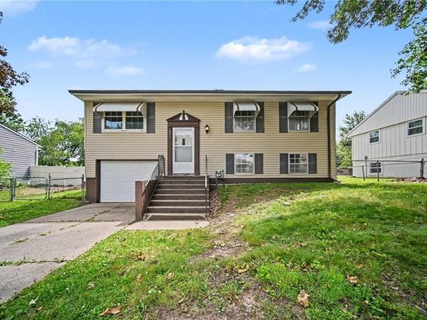 2315 Cardinal Lane, St Joseph, MO 64503