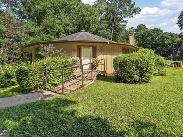 208 Newton Drive, Forsyth, GA 31029