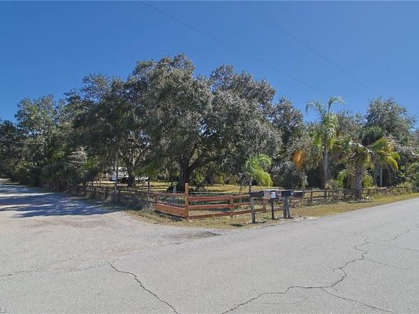 2971 Styles RD, ALVA, FL 33920