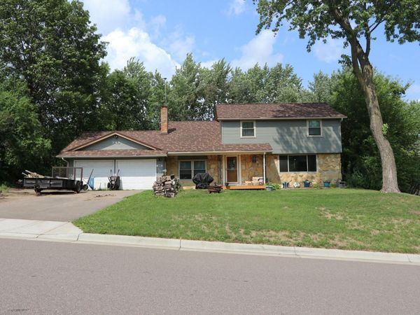 345 Walnut Lane, Apple Valley, MN 55124