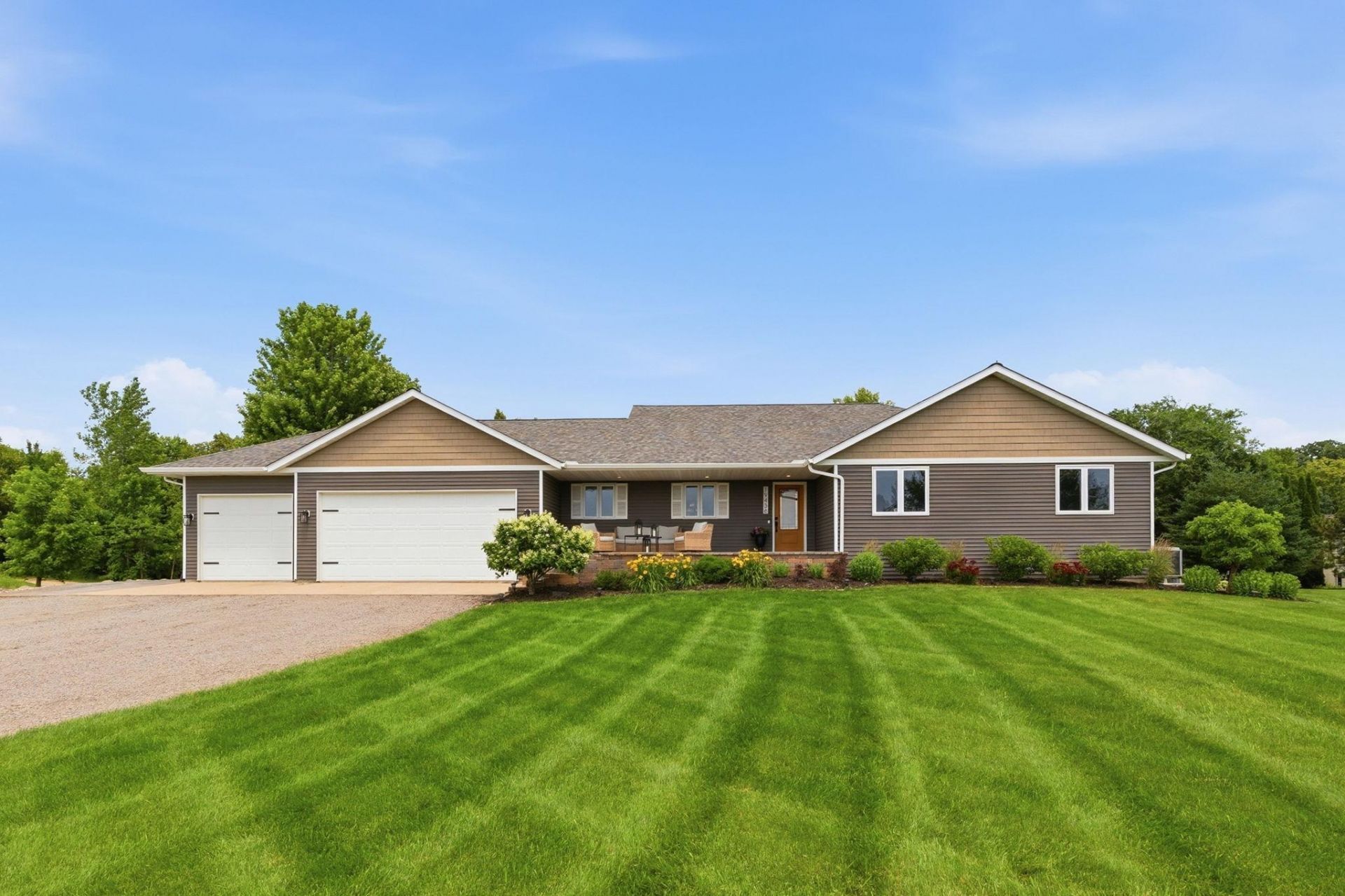 19436 Memory Circle, Hutchinson, MN 55350