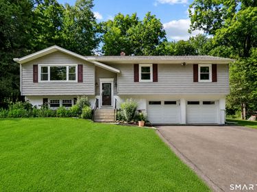 8 Fleetwood, New Fairfield, CT 06812