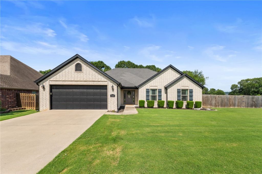 1685 Monarch Avenue, Fayetteville, AR 72701 Main Photo
