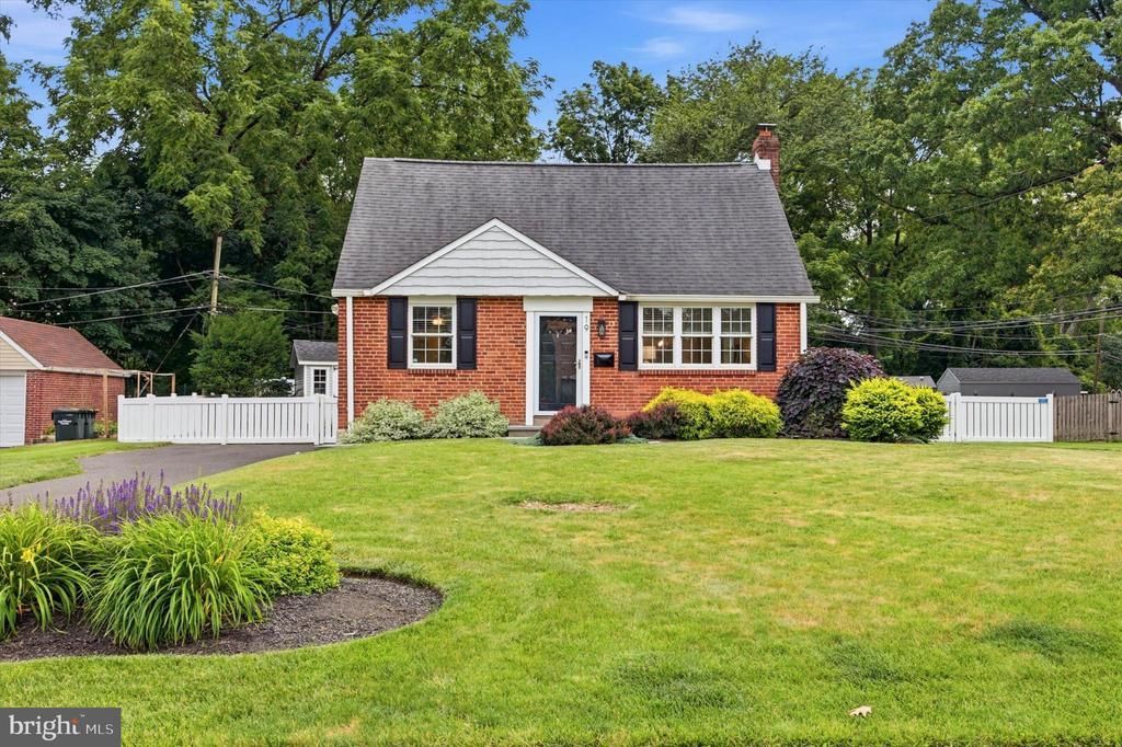 19 NEWINGTON DRIVE , HATBORO, PA 19040