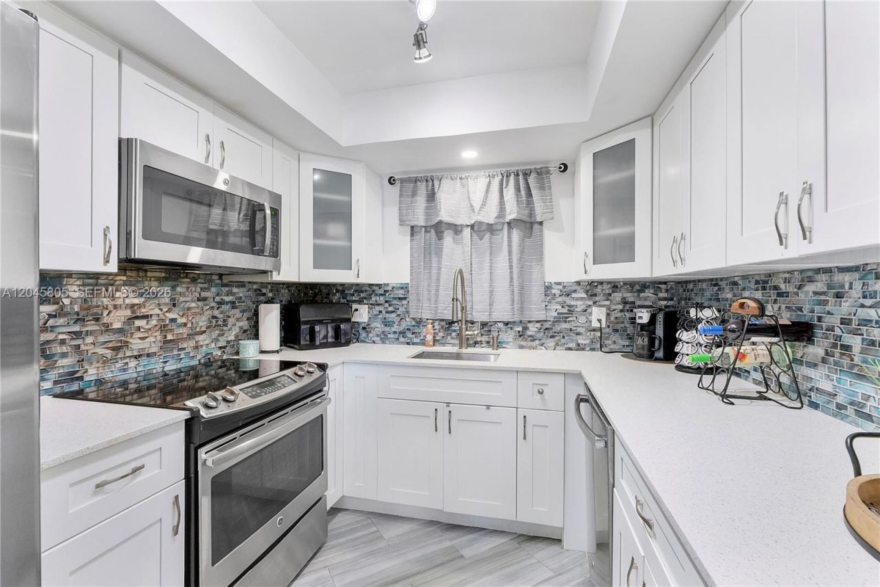 610 Tennis Club Dr, Unit 104, Fort Lauderdale, FL 33311 Photo