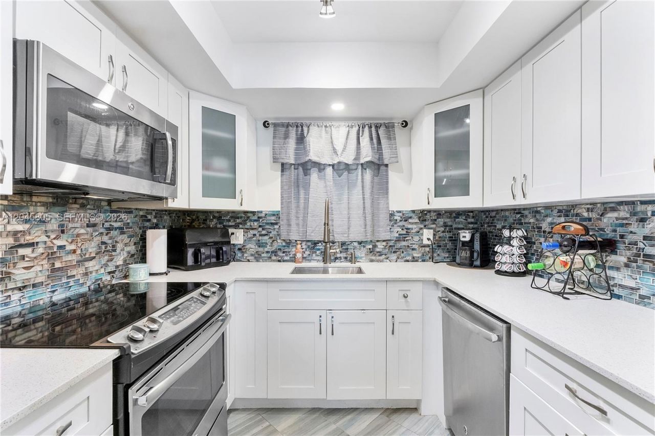 610 Tennis Club Dr, Unit 104, Fort Lauderdale, FL 33311 Photo