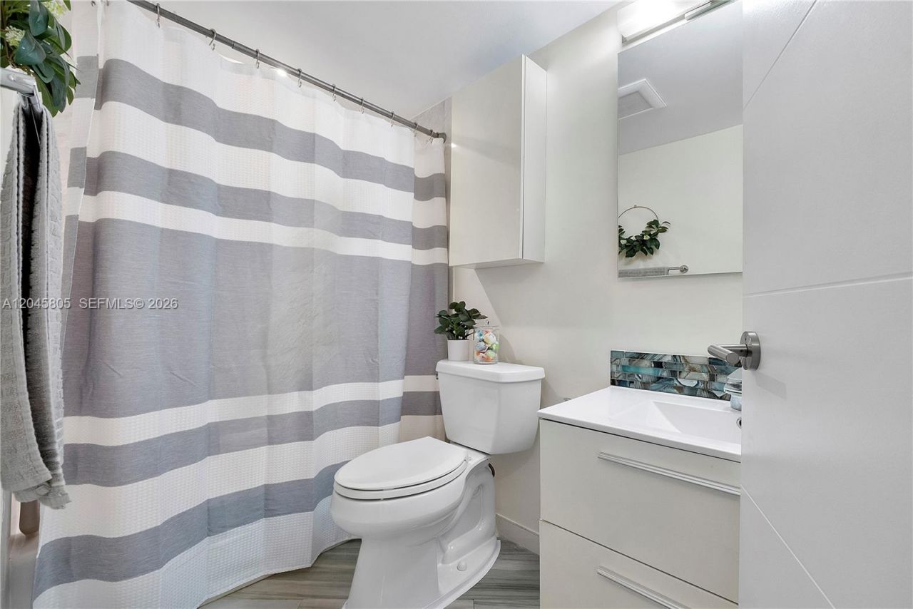 610 Tennis Club Dr, Unit 104, Fort Lauderdale, FL 33311 Photo