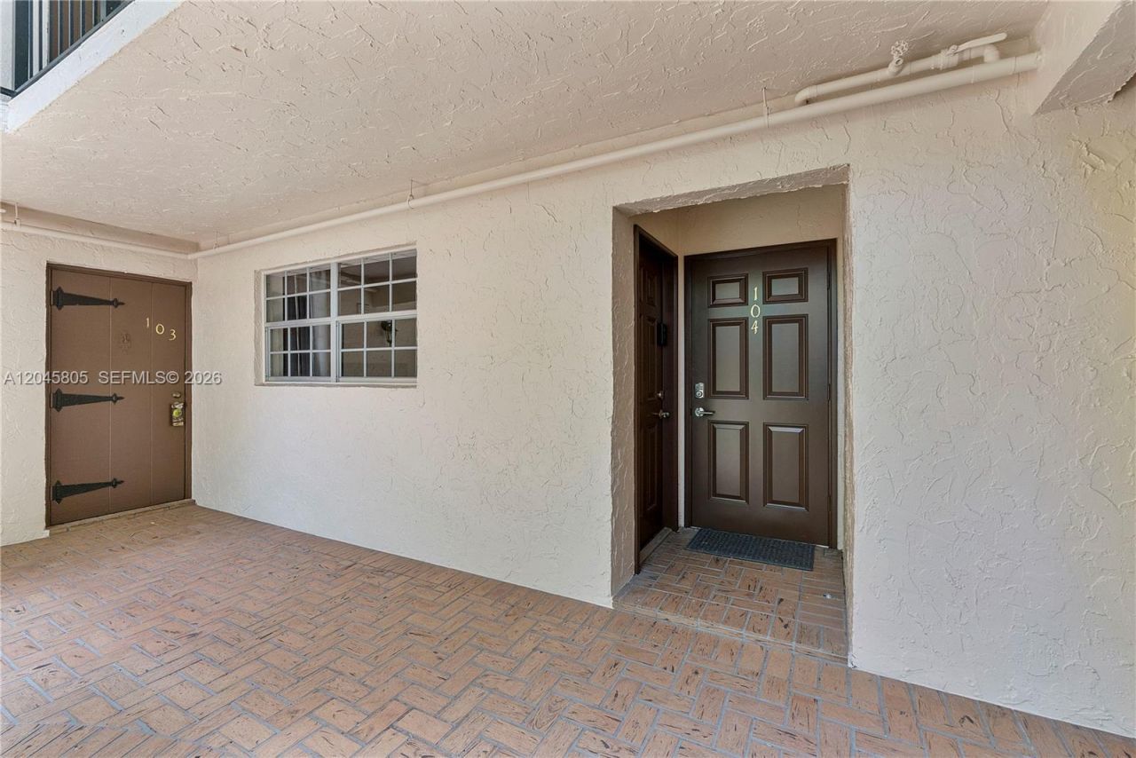610 Tennis Club Dr, Unit 104, Fort Lauderdale, FL 33311 Photo