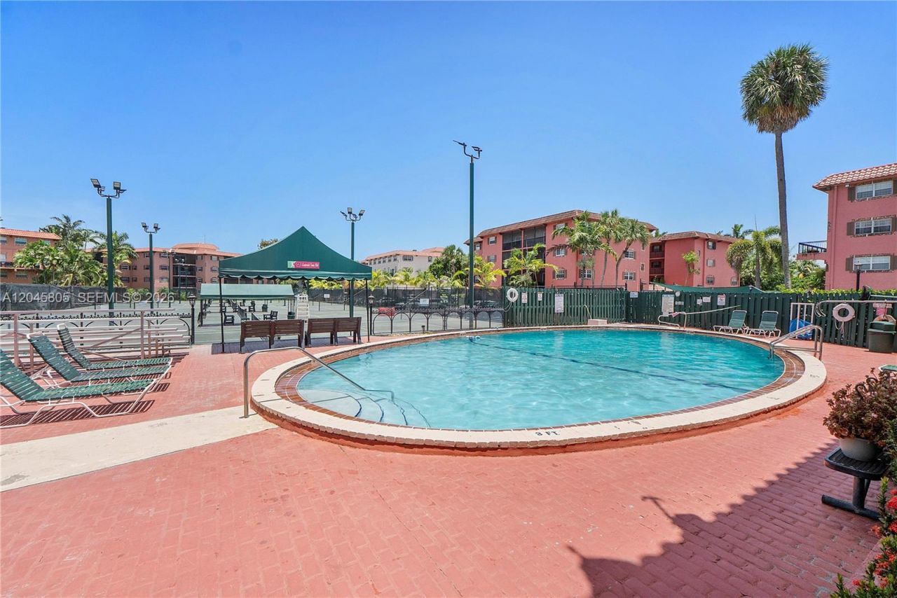 610 Tennis Club Dr, Unit 104, Fort Lauderdale, FL 33311 Photo