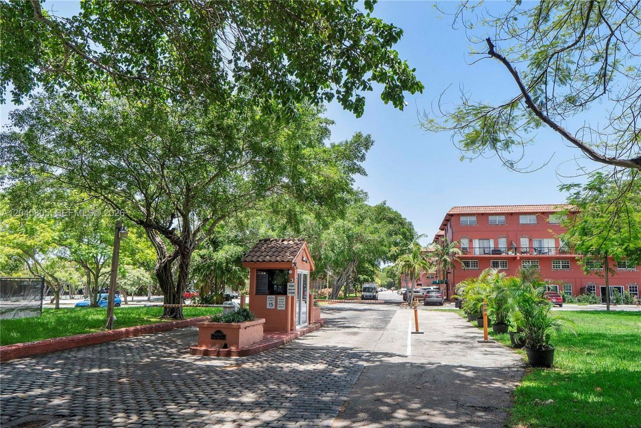 610 Tennis Club Dr, Unit 104, Fort Lauderdale, FL 33311 Photo