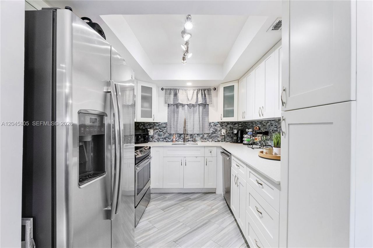 610 Tennis Club Dr, Unit 104, Fort Lauderdale, FL 33311 Photo