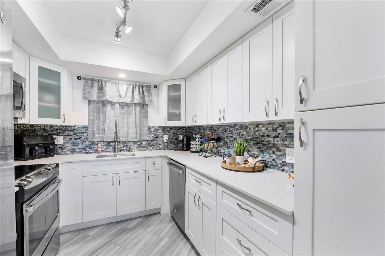 610 Tennis Club Dr, Unit 104, Fort Lauderdale, FL 33311 Photo