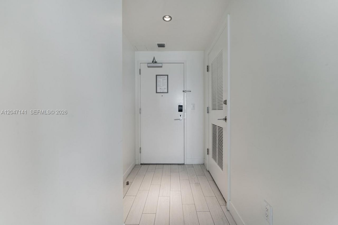 3101 Bayshore Dr , Unit 803, Fort Lauderdale, FL 33304 Photo