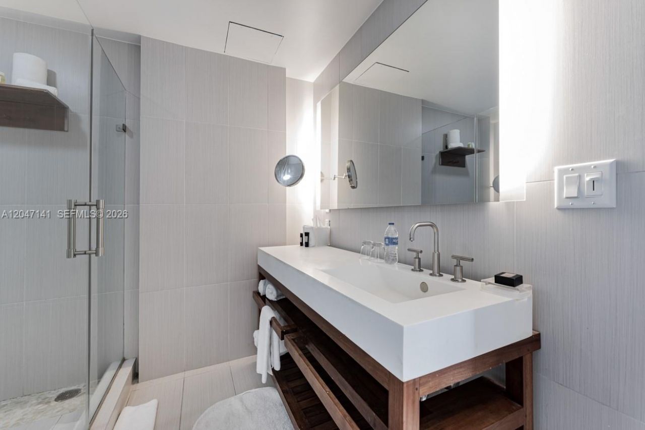 3101 Bayshore Dr , Unit 803, Fort Lauderdale, FL 33304 Photo