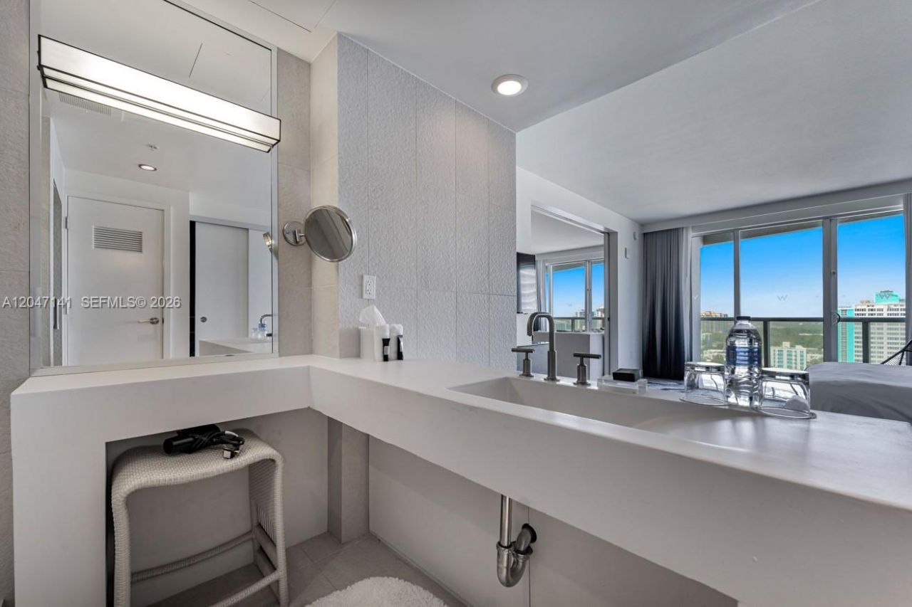 3101 Bayshore Dr , Unit 803, Fort Lauderdale, FL 33304 Photo