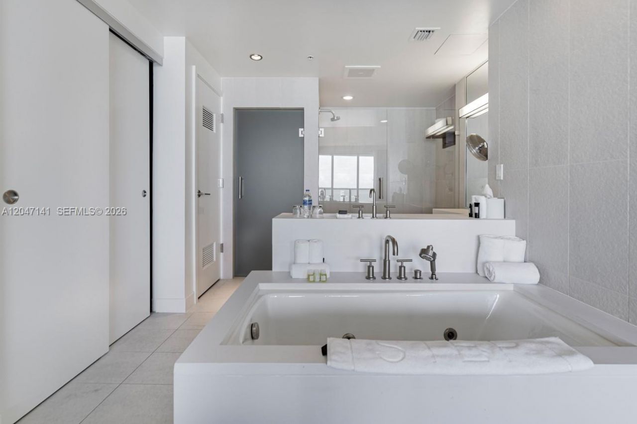 3101 Bayshore Dr , Unit 803, Fort Lauderdale, FL 33304 Photo
