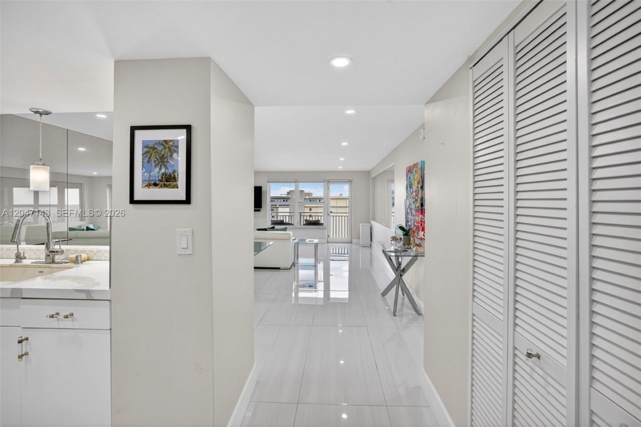 3000 E Sunrise Blvd , Unit 14C, Fort Lauderdale, FL 33304 Photo